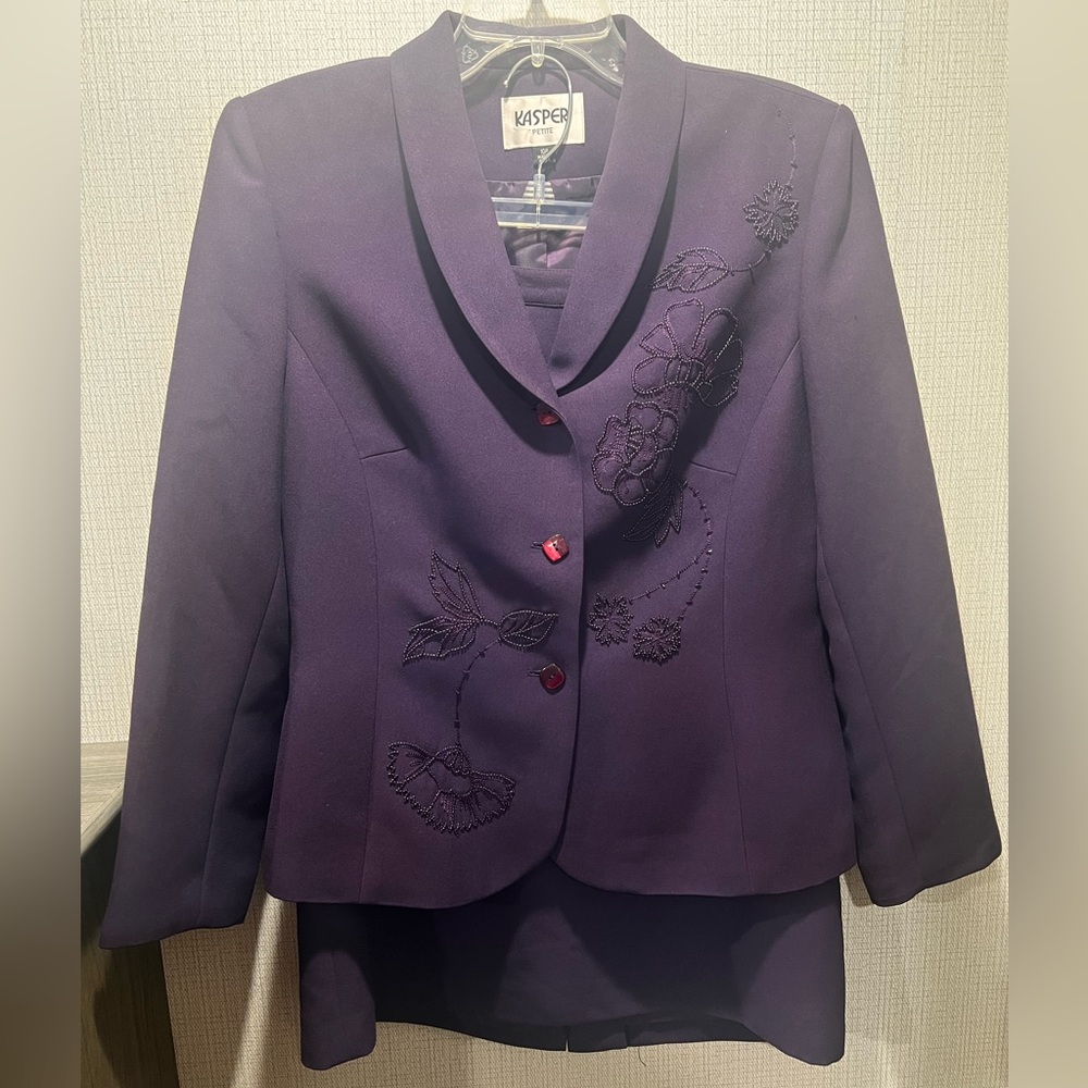 Kasper Petite Purple Beaded Floral Suit Set Blazer Skirt Size 10P Holiday Party